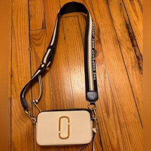 Marc Jacobs Cream and Black Snapshot Bag! Amazing condition. Used once